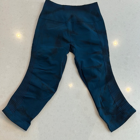 Lululemon seamless capri - Picture 1 of 5